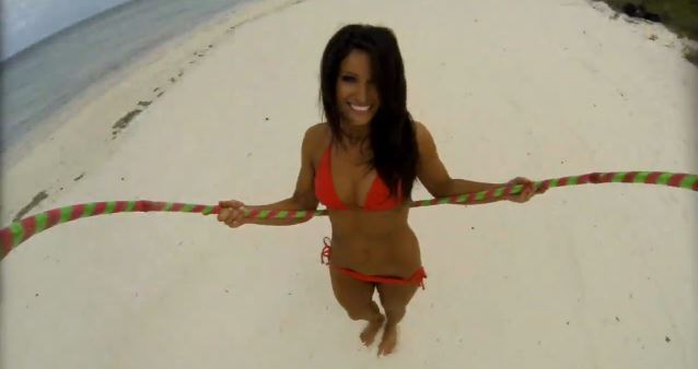 ΒΙΝΤΕΟ-Μαζορέτες παίζουν με χούλα-χουπ