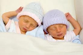 Δίδυμα γεννήθηκαν σε διαφορετικές χρονιές