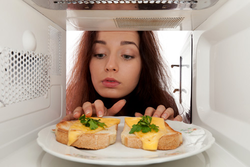 Ποια σκεύη βάζουμε στον φούρνο μικροκυμάτων;