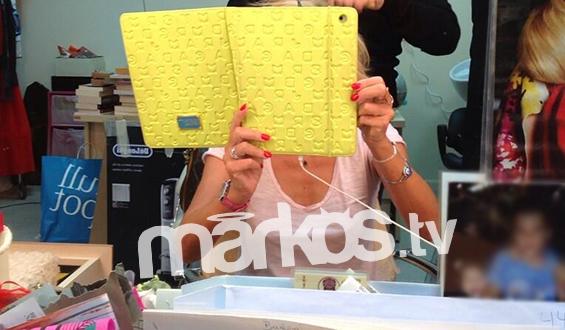 ΦΩΤΟ-Η Μενεγάκη στο καμαρίνι