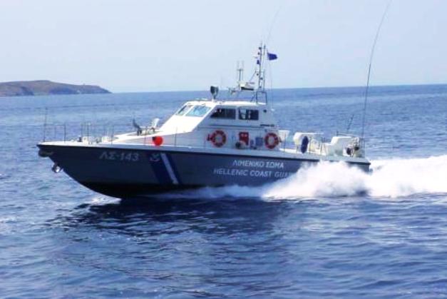 Σκάφος με παράνομους μετανάστες στον Πατραϊκό