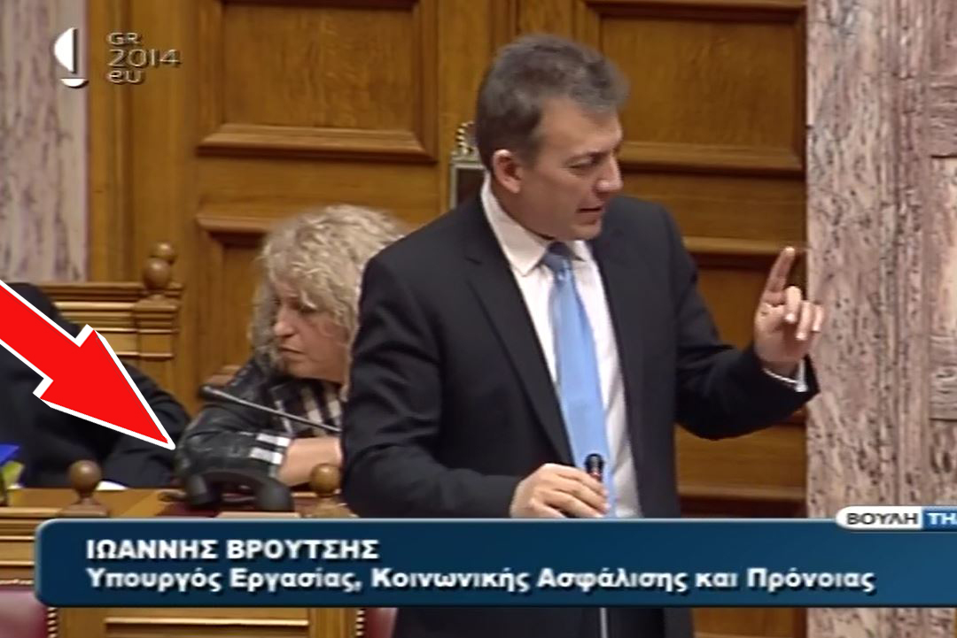 ΦΩΤΟ-Ασορτί με το hands free