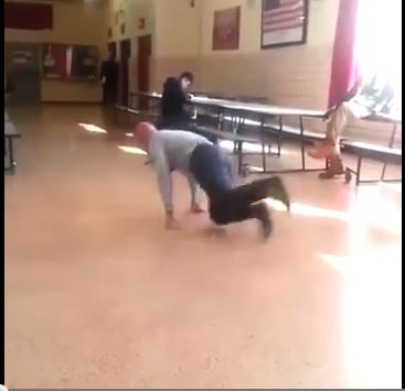 ΒΙΝΤΕΟ-Ο χορός του καθηγητή που προκάλεσε παραλήρημα