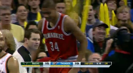 ΒΙΝΤΕΟ-Τον “έλουσε” με μπύρα ο Αντετοκούνμπο