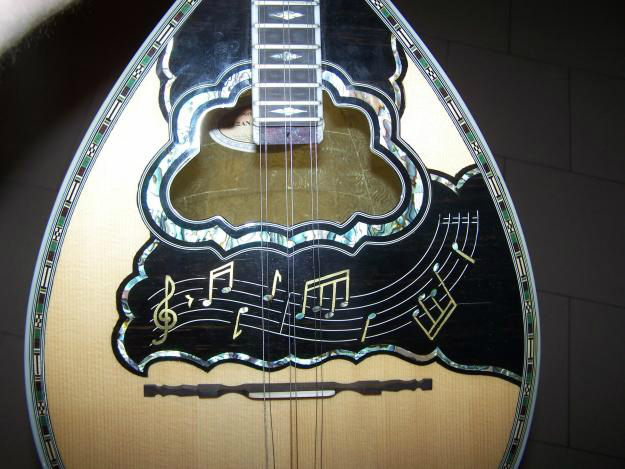 Εξάγουμε μπουζούκια