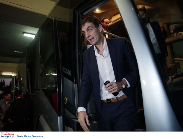 ΦΩΤΟ-Η άφιξη και το “ζέσταμα” του Ολυμπιακού στο ΟΑΚΑ