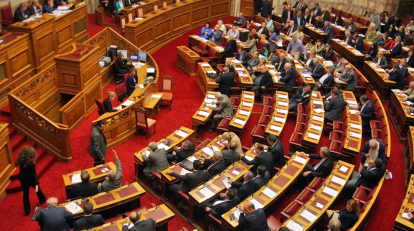 Κόντρα στη Βουλή για την τραγωδία στο Φαρμακονήσι