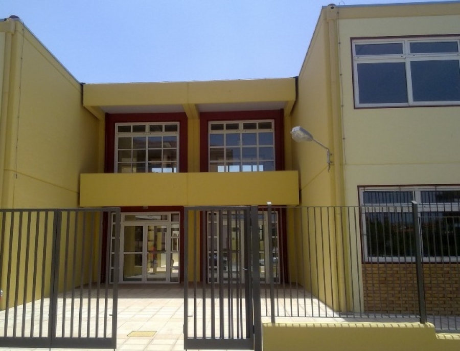 Τι λέει στο enikos.gr η διευθύντρια του δασκάλου που έβαλε τα παιδιά να χαστουκίσουν συμμαθητή τους