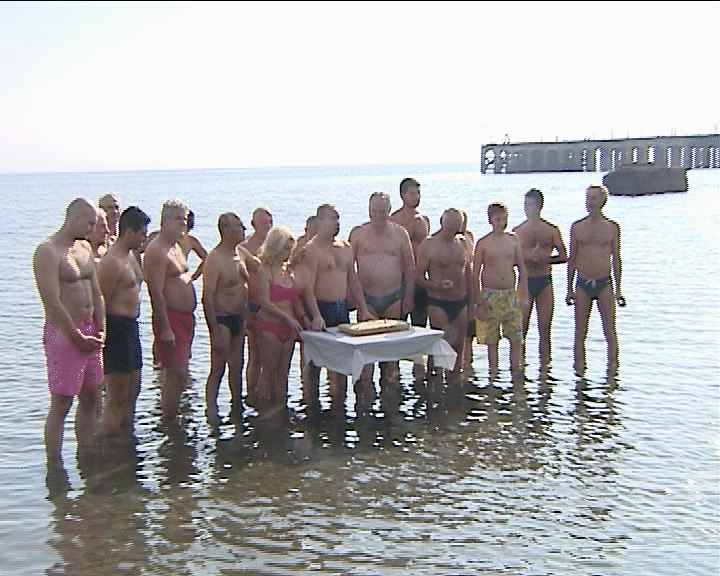 ΒΙΝΤΕΟ-Bασιλόπιτα στη θάλασσα