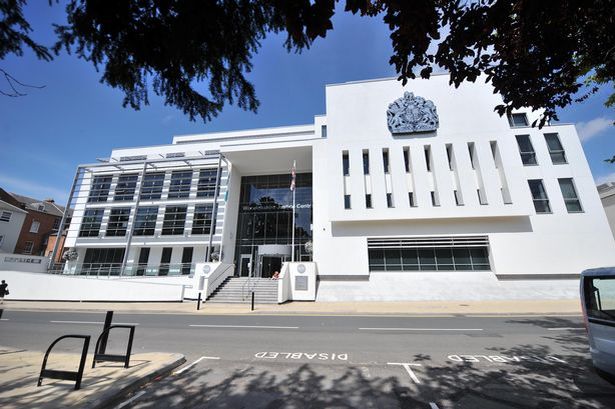 Διέρρηξε το σπίτι του