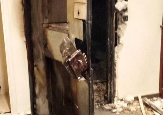 ΦΩΤΟ-Γκαζάκια στο πολιτικό γραφείο του Γιάννη Μιχελάκη