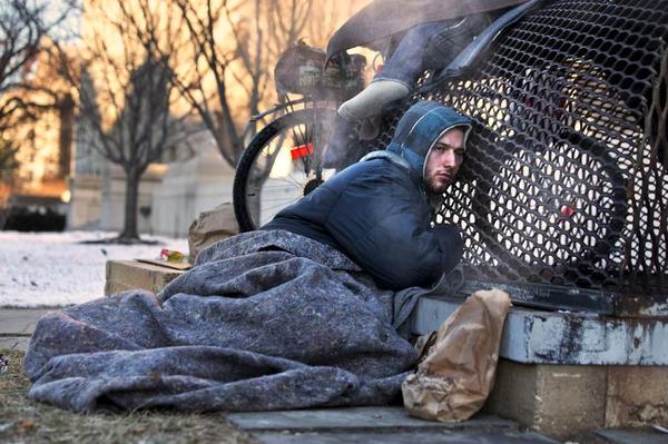 Βρήκαν τον γιο τους από φωτογραφία σε εφημερίδα