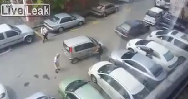 BINTEO-Άν πάτε στην Μαλαισία μην διπλοπαρκάρετε