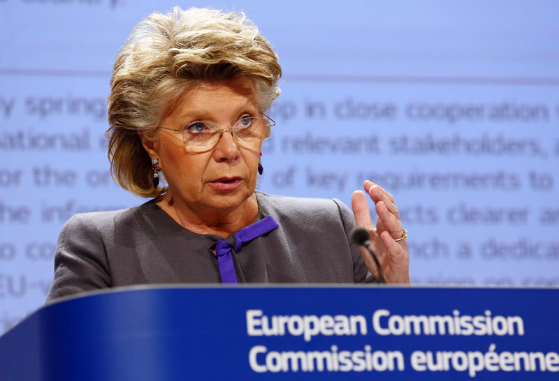 Νόμο για το facebook ζητούν στις Βρυξέλλες