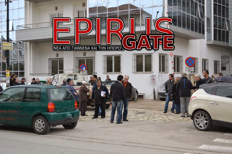 ΦΩΤΟ-Αποκλεισμός της ΔΟΥ Πρέβεζας από τους αγρότες