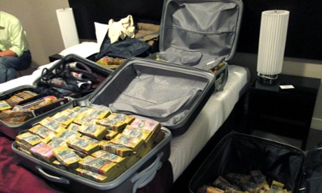 Έκρυβε 5,7 εκ. δολάρια σε βαλίτσες