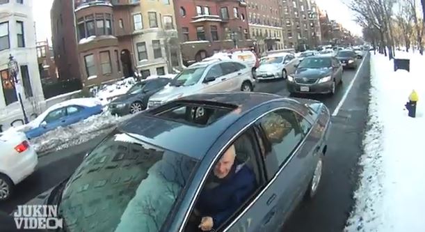 ΒΙΝΤΕΟ-Οι “ευχές” ενός οδηγού σε ποδηλάτη