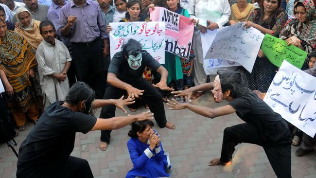 Πακιστάν: Διέταξαν ομαδικό βιασμό
