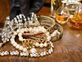 Του είπε “ευχαριστώ” και τον… έκλεψε