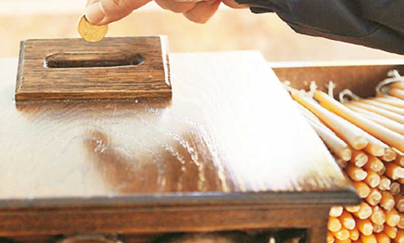 Έκλεψαν το παγκάρι την ώρα της κηδείας