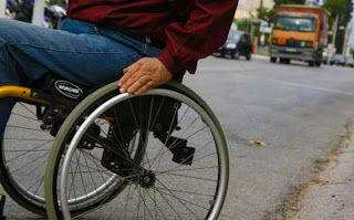 “Αποκλείουν τα άτομα μειωμένης κινητικότητας από τα ΜΜΜ”