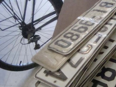 “Μόδα” έγιναν οι πλαστές πινακίδες