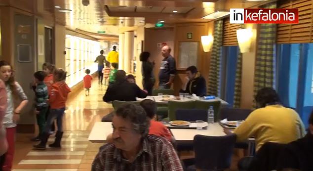 ΒΙΝΤΕΟ-Γέμισε το Superfast από σεισμόπληκτους