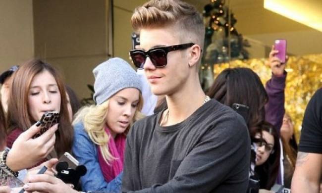 Ο Μπίμπερ πέταξε αυγά στον ��είτονα