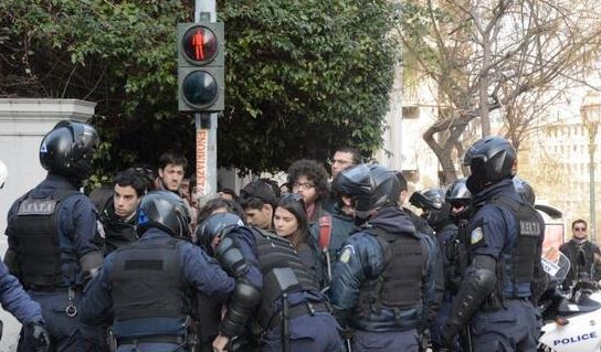 ΤΩΡΑ-Συνολικά 45 προσαγωγές στην συγκέντρωση για το Φαρμακονήσι