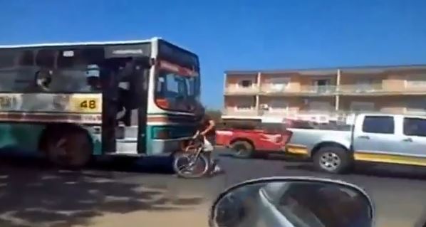 ΒΙΝΤΕΟ-Επικίνδυνος οδηγός λεωφορείου
