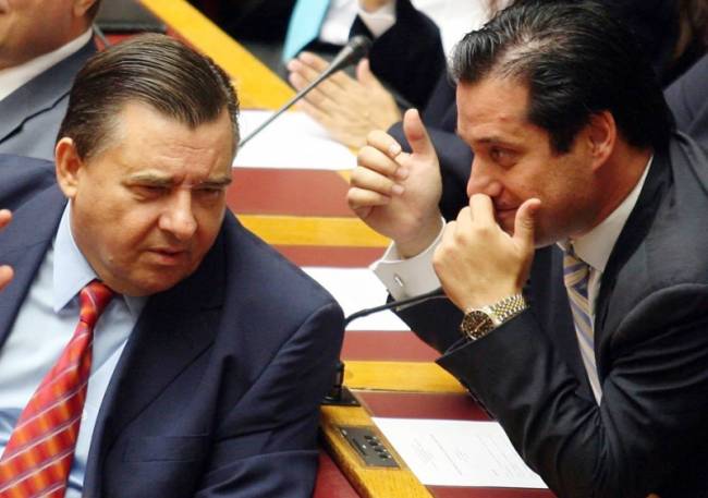 Το φιλί του Άδωνι στον Καρατζαφέρη