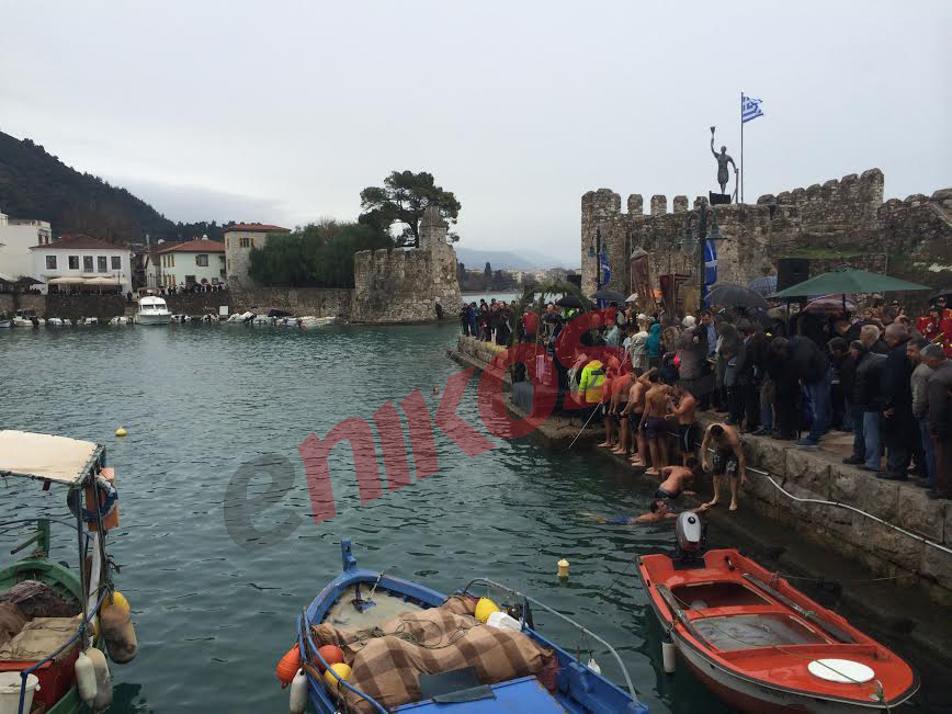 ΦΩΤΟ-Ο αγιασμός των υδάτων στη Ναύπακτο