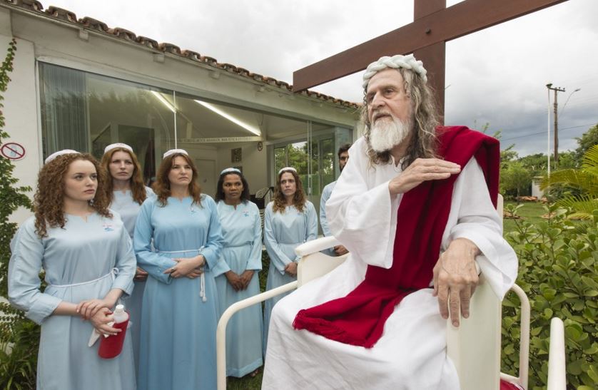 ΦΩΤΟ-Νομίζει ότι είναι ο… γιος του Θεού