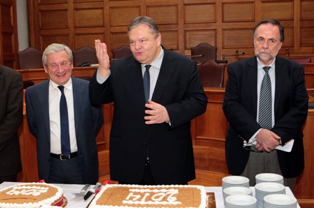 Ποιος κέρδισε το φλουρί στην πίτα του ΠΑΣΟΚ