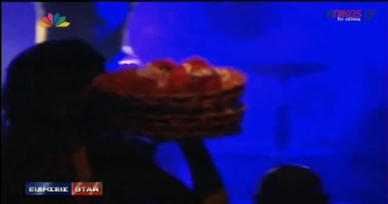 ΒΙΝΤΕΟ-Δεν μας φτάνουν τα γαρύφαλλα για τα μπουζούκια