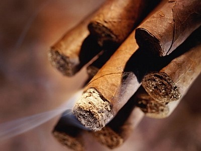 Απέσυραν την τροπολογία επειδή ξέχασαν τα…πούρα