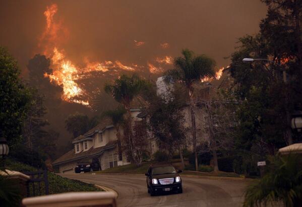ΦΩΤΟ-Μεγάλη πυρκαγιά στο Λος Άντζελες