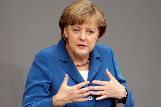 Η Μέρκελ στηρίζει τους Ουκρανούς διαδηλωτές