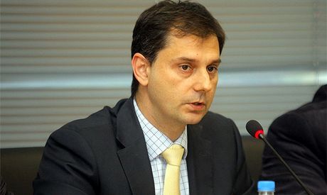 Ο Θεοχάρης τουιτάρει για το επίδομα θέρμανσης