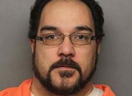 Κρατούσε ομήρους σύντροφο και παιδιά