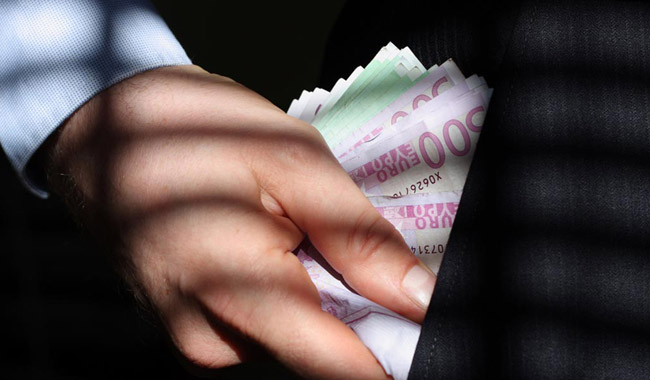 Υπάλληλος υπεξαίρεσε 41.000 ευρώ