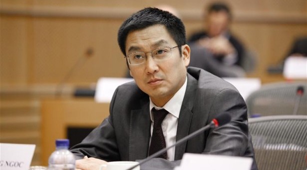 “Η τρόικα βάζει το πιστόλι στον κρόταφο”