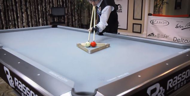 ΒΙΝΤΕΟ-Ο «μάγος» του μπιλιάρδου