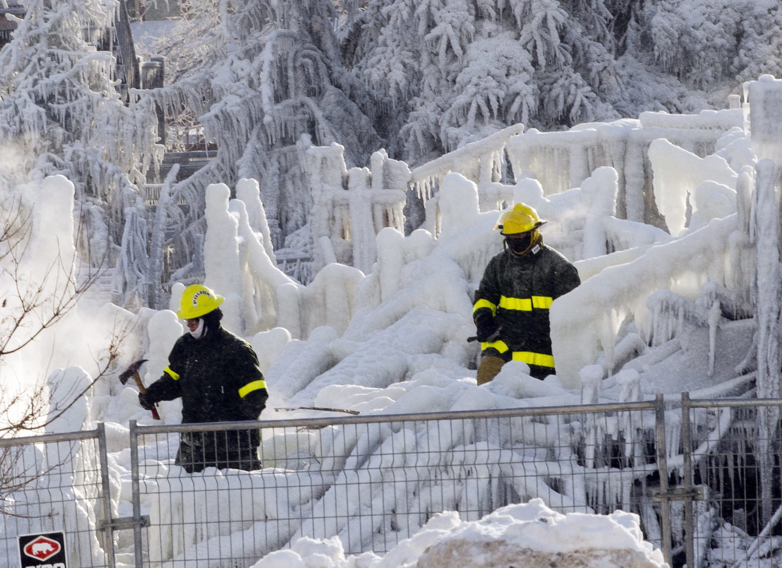 Καναδάς: 17 τα θύματα της πυρκαγιάς