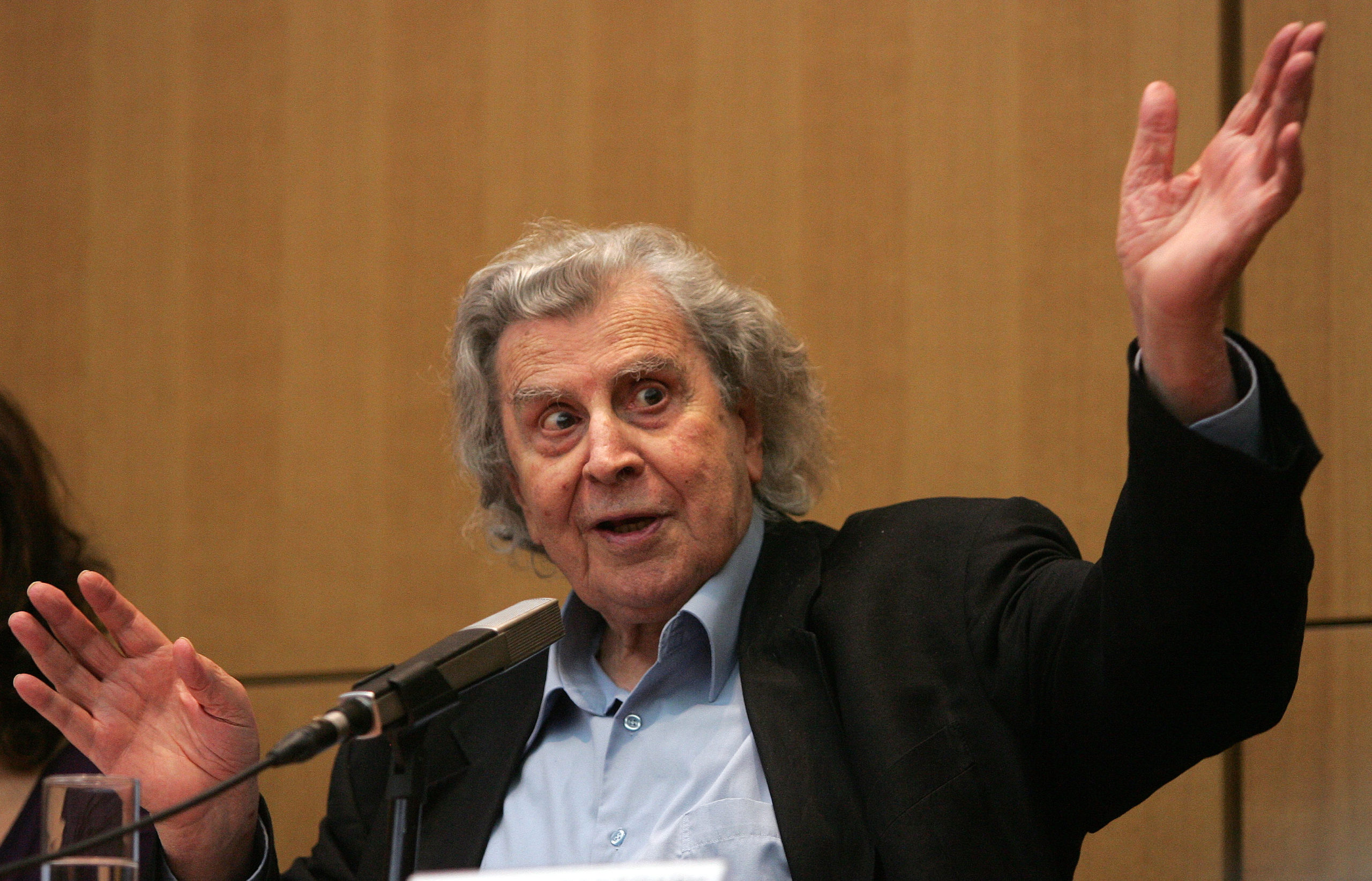 Σε νοσηλευτήριο της Αθήνας ο Θεοδωράκης