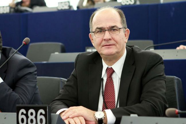 Επιστρέφει ο Παπαστάμκος