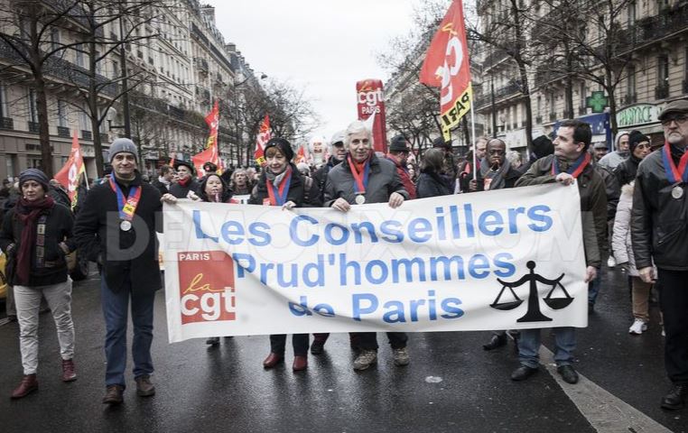 ΦΩΤΟ-Xιλιάδες Γάλλοι στους δρόμους