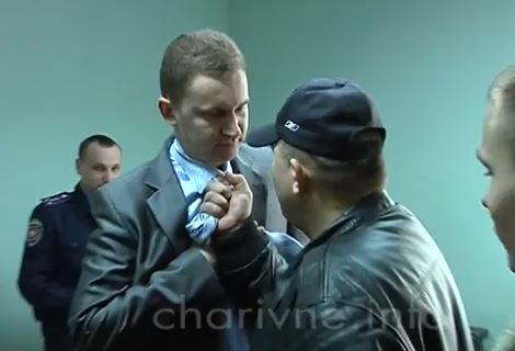 ΒΙΝΤΕΟ-Τρομοκρατία από τους ακροδεξιούς στην Ουκρανία