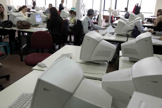 «Έξοδος» για 1.800 συμβασιούχους