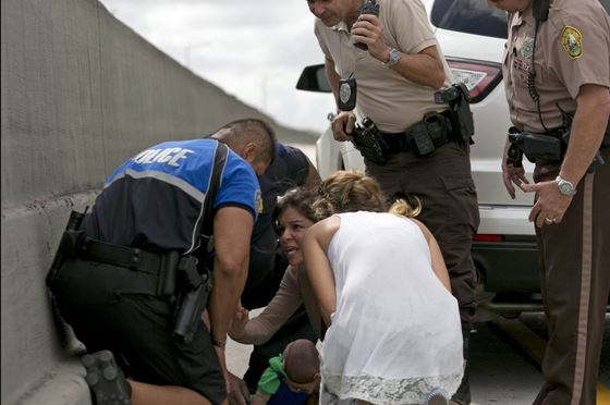 ΦΩΤΟ- Το φιλί της ζωής έσωσε ένα βρέφος
